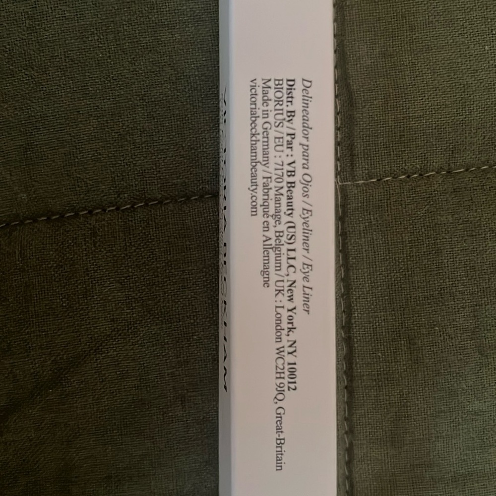 Victoria Beckham Brand New Satin Kajal liner in bordeaux